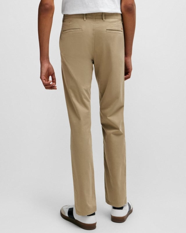Regular-rise chinos in stretch satin by BOSS Menswear, cut to a defined fit for a neat silhouette.
Slim fitRegular riseSlim leg
97% Cotton, 3% Elastane, pocketing: 65% Polyester, 35% Cotton
50510933