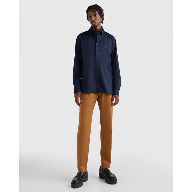 Heren overhemd van het merk Tommy Hilfiger. De overhemden van Tommy Hilfiger zijn gemaakt van biologisch katoen, en hebben een slim fit pasvorm. Het zachte katoen zorgt voor een heerlijk draagcomfort.  Merk: Tommy HilfigerModelnaam: Core Flex PoplinCategorie: heren overhemdMaterialen: biologisch katoenKleur: blauw