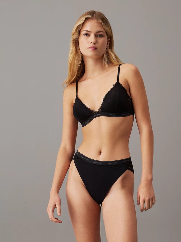 Calvin Klein MODERN LACE Womens Triangle Bra Black
Item Weight: 0.11 KGProduct Code: 000QF7974EUB1
