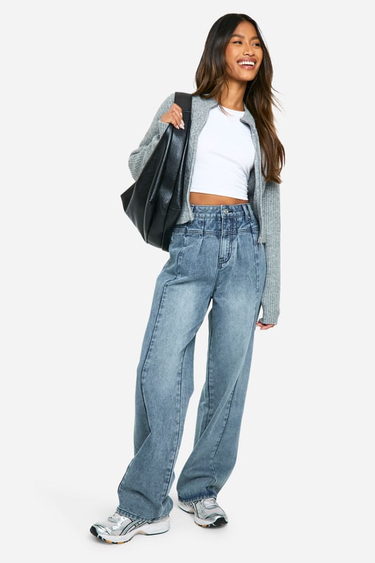 Jeans are the genius wear-with-anything wardrobe itemSkinny, straight, or slim, find your perfect jeans fit in the boohoo denim collection. Work the hot-right-now high waist in mom jeans and baggy boyfriend styles, and take your blues to the next level with punk badges and rock 'n' roll rips. Wear with a basic tee by day and add barely-there heeled sandals to take your denim from day to night.