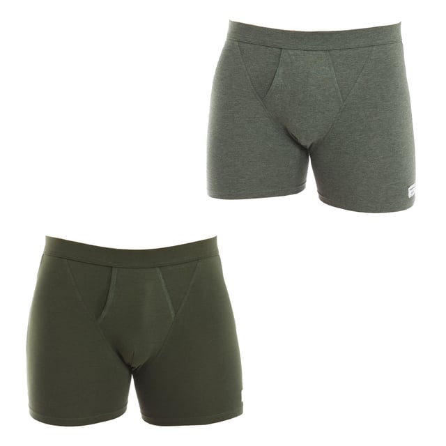 El pack de 2 bóxers Ocean de algodón orgánico para hombre, es una opción consciente y cómoda para hombres que valoran tanto la calidad como el respeto al medio ambiente en su ropa interior.

Cada bóxer del pack está fabricado con algodón orgánico, cultivado sin el uso de pesticidas ni fertilizantes sintéticos, lo que asegura un producto final suave, transpirable y respetuoso con la piel. Esta elección no solo es beneficiosa para quien lo usa, sino también para el entorno.

El algodón orgánico utilizado en los bóxers Ocean proporciona una sensación natural y confortable, ideal para pieles sensibles y para mantener la frescura durante todo el día. La tela es suave al tacto y ofrece una excelente gestión de la humedad, manteniendo la piel seca y cómoda en cualquier situación.

La cintura elástica de los bóxers Ocean garantiza un ajuste seguro y cómodo, adaptándose a la forma del cuerpo sin causar molestias. Las costuras reforzadas aseguran durabilidad y resistencia, permitiendo que la prenda conserve su forma y calidad tras múltiples lavados.

Disponibles en una variedad de colores naturales y diseños simples, el pack de 2 bóxers Ocean de algodón orgánico combina funcionalidad con responsabilidad ambiental. Es la elección perfecta para hombres que buscan una ropa interior que no solo ofrezca confort y soporte, sino que también refleje sus valores hacia un estilo de vida más sostenible.

El pack de 2 bóxers Ocean de algodón orgánico es una inversión consciente y cómoda para hombres preocupados por el medio ambiente y la calidad en su ropa interior. Estos bóxers proporcionan una experiencia de uso agradable y responsable, asegurando confort y frescura mientras se contribuye positivamente a la protección del planeta.
 Composición: 95% Algodón, 5% Elastano
 Cuidados:
Lavar a temperatura máxima 30º.
No usar lejía.
No usar secadora.
No planchar.
No lavar en seco.
