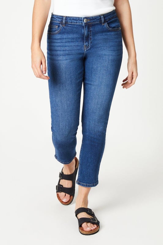 Destination denim. From classic straight leg and your favourite skinny's and jeggings to retro-inspired wide leg and tapered mom jeans, find your dream fit in our women's jeans collection. Whether you want to make a statement or looking to update your essentials, our edit of women's jeans has you covered for every mood and moment. Style: Petite Comfort Stretch Slim Jeans.  Ideal for: Daywear.  Fit: Slim.  Model wears size UK 10 and is 5' 3" tall.