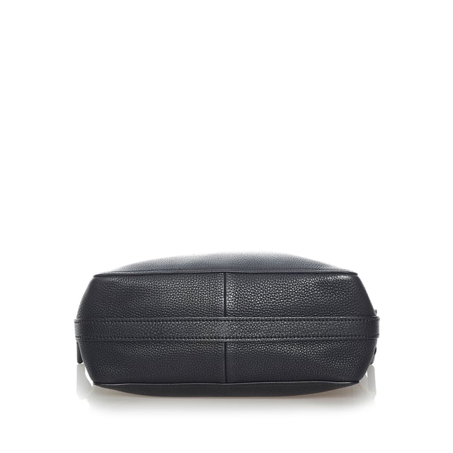 VINTAGE. RRP AS NEW. The D-Bee features a leather body, flat leather handles, a detachable strap, an open top, and an interior slip pocket.Exterior back is out of shape. Exterior corners is scratched. Exterior front is out of shape. Exterior handle is cracked, out of shape and scratched. Exterior side is discolored and scratched. Interior lining is discolored and stained with others.

Dimensions:
Length 26cm
Width 40cm
Depth 14cm
Hand Drop 15cm
Shoulder Drop 55cm

Original Accessories: Shoulder Strap, Dust Bag, Authenticity Card

Color: Black
Material: Leather x Calf
Country of Origin: France
Boutique Reference: SSU162587K1342


Product Rating: VeryGoodCondition

Certificate of Authenticity is available upon request with no extra fee required. Please contact our customer service team.