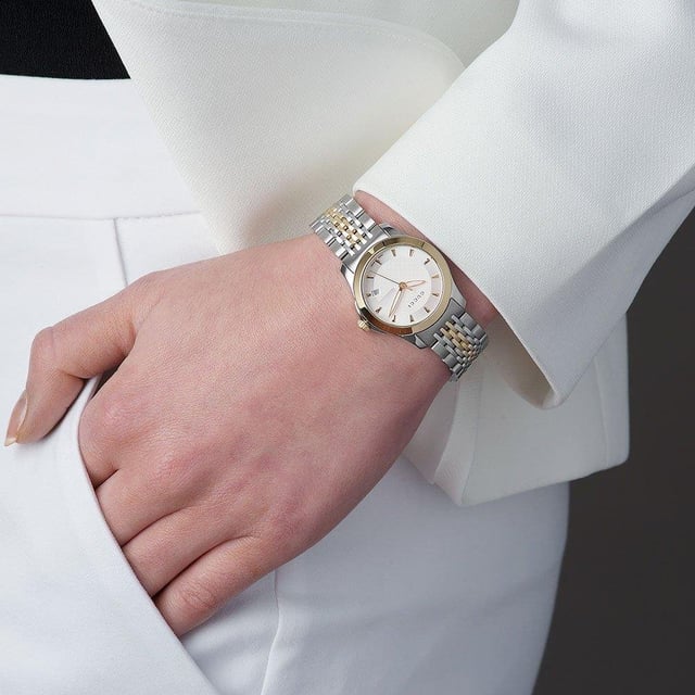 Model: YA126511EAN: 0731903322998Movement: QuartzBracelet color: MulticolorWaterproofing: 50M (5ATM)Dial color: SilverBracelet material: Stainless steelDial diameter: 27 mmGender: LadiesDisplay: AnalogStyle: CasualCollection: Gucci Timeless