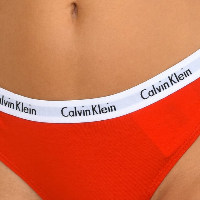 Pack-3 Calvin Klein Thongs.
 Color White-light blue-red
 Elastic rubber waistband, with the brand name consecutively embroidered.
 Inner lining.
 Seam seen to tone.

 Composition: 90% Cotton, 10% Elastane

 Washing instructions:
 - Wash maximum at 40ºC.
 - Iron at medium temperature, max. 110 ° C.
 - Does not allow to use tumble dryer.
 - Do not use bleach.
 - It does not support dry cleaning.