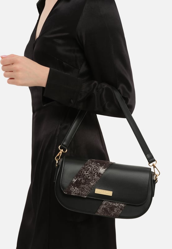 Lenght : 26 cm Height : 16 cm Width : 6 cm Handle Material  : Vegan Leather (pu) Handle Lenght : 50 cm  İnteriror Detail :  Lined Closure Type : Magnet Usage: Suitable for Daily & Formal Carrying on Shoulder and in Hand Material : A Quality Vegan Leather Lined Material : Polyester Lined Colour : Brown Accessory Material : Metal Fabric Type : Straight Compartments : One main compartment and One phone Pocket. Washing Instructions: Do not use chemical-containing cleaners on your product. You can clean the surface with a damp cloth.
