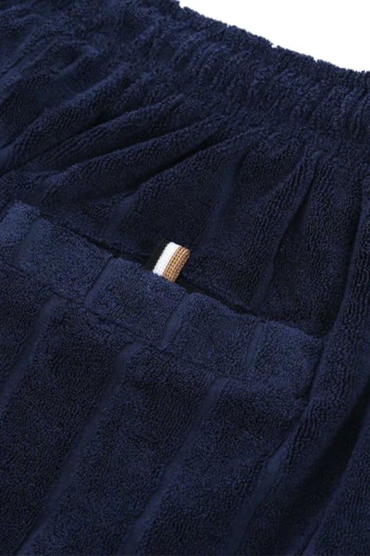 Boss Terry Shorts Navy
Terry is back this season and a must-have for the warmer season. These shorts are comfy, light and detailed with metal hardware and iconic BOSS taping. Great for holidaying and spending time at the poolside or beach!

Cotton Terry
Metal Branding
Style - 50508828 