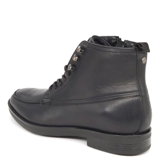 Discover Ealing, a classic lace up boot in a soft leather upper, complete with top lace hooks and side zip fastening for an easy-to-wear everyday style.