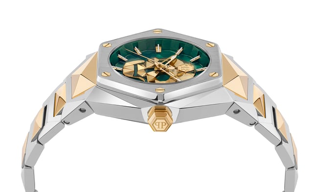 This Philipp Plein The $kull Spikes Analogue Watch for Men is the perfect timepiece to wear or to gift. It's Silver 45 mm Round case combined with the comfortable Multicolour Stainless steel watch band will ensure you enjoy this stunning timepiece without any compromise. Operated by a high quality Quartz movement and water resistant to 5 bars, your watch will keep ticking. A new legendary watch is born and it’s ready to shock the world.   The Philipp Plein $kull Spikes is the icing on the cake of your collector status in the exclusive Philipp Plein universe. This Analogue watch has a  function: Luminous Hands and Luminous Numbers High quality 21 cm length and 24 mm width Multicolour Stainless steel strap with a Deployment clasp Case diameter: 45 mm,case thickness: 12 mm, case colour: Silver and dial colour: Green