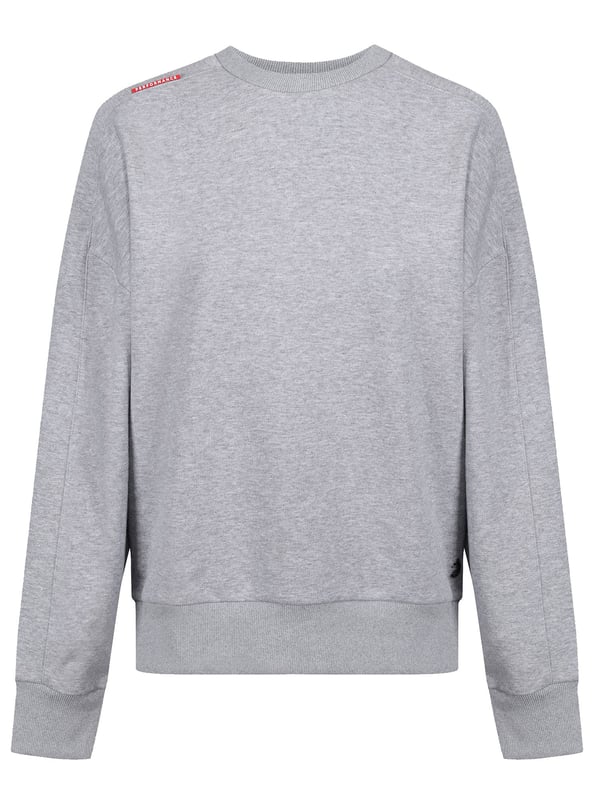 The perfect post-workout sweatshirt from the LUKE womenswear performance range is crafted from a soft recycled cotton and is cut to an oversized fit with dropped shoulders. It is detailed with a curved drop hem and is completed with the brands iconic rubberised lion head badge.