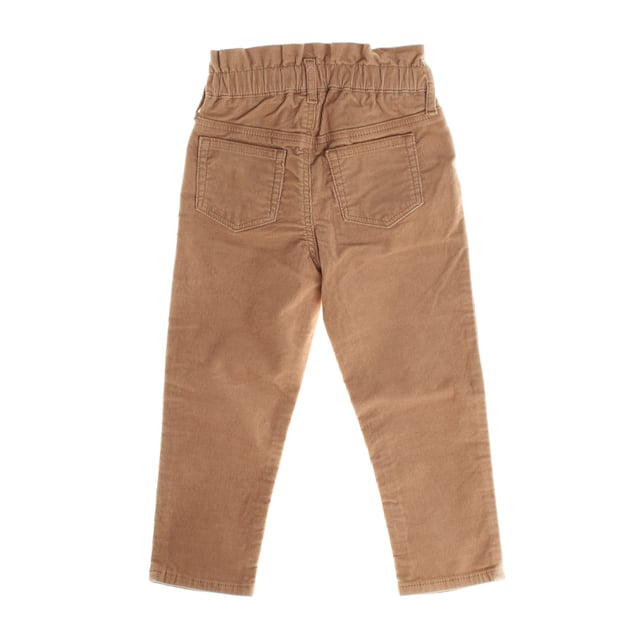 Mom-style girl's pants in soft corduroy, perfect for offering style and comfort on cooler days.

 This design features a gathered elastic waistband that ensures a comfortable and secure fit.

 The closure is discreet, with a hidden hook on the inside and a zipper, while the decorative button on the front keeps a clean and modern look.

 The four pockets add functionality to the outfit, combining a classic touch with the practicality needed for everyday use.

 This garment is ideal for a casual and elegant look, ensuring comfort and style on every occasion.
 Composition: 98% Cotton, 2% Elastane
 Care:
- Machine wash cold.
 - Use similar colors in the wash.
 - Avoid the use of bleaches.
 - Dry at low temperature in the dryer.
 - Iron inside out.
 - Do not dry clean.