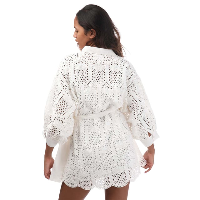 Women's Sundress Florine Short Dress in White.- Classic collar.- Flared sleeves.- Button fastening.- Shirt cuffs.- Pineapple eyelet patterned fabric.- Seperate belt to tie.- 100% Cotton. Ref: S24042.