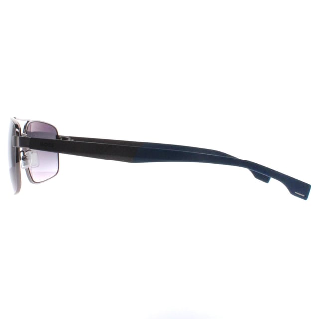 Las gafas de sol Hugo Boss Aviator Hombre Azul Rutenio Azul BOSS 1580/S son un testimonio de elegancia refinada y artesanía superior, perfectas para el individuo exigente. Estas gafas de sol presentan una sofisticada montura elaborada en metal de alta calidad, que garantiza su durabilidad y un ajuste cómodo. Su elegante diseño se complementa con unas lentes avanzadas que ofrecen una protección excepcional frente a los dañinos rayos UV.