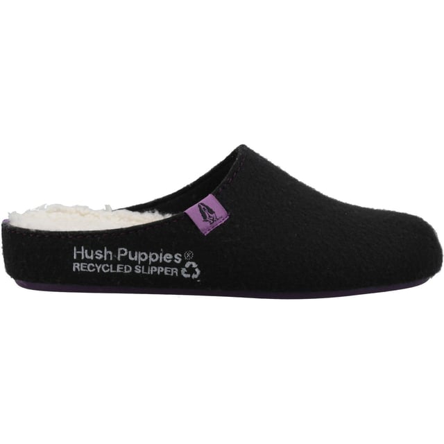 Proudly crafted from 90% Recycled polyester upper and lining. The Good Slipper is a must have this season with its super soft organic cotton sock and 100% recycled foam bed. Made with a durable natural rubber sole for added grip and extra comfort