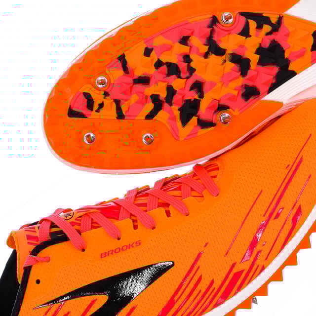 Sports shoe Brooks.
 High quality footwear, for high performance in athletics.
 Comfortable and breathable fabric.
 Track sole.
 Tacos included.
 Composition: Exterior: Textile; Interior: Textile; Sole: Synthetic.
 Care:
Handwash