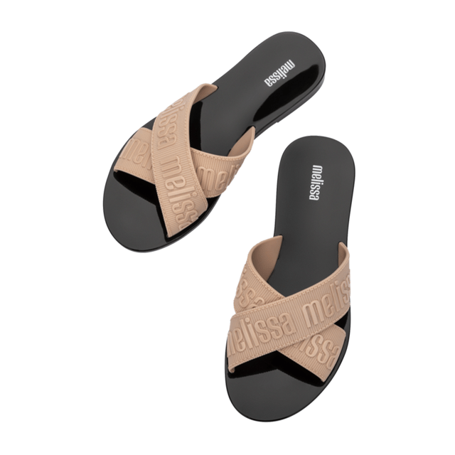 Join the multistrap trend with the Melissa M Lover Slide, the ticket to becoming a footwear icon! Lightweight and available in a variety of delightful colors, the sandal is inspired by the current fashion scene and features the unmistakable Melissa charm. Grab the perfect pair, pronto!