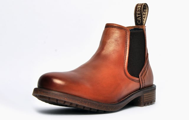 These Catesby England dealer boots have been engineered in a premium leather and feature a mid-cut dealer boot style with elasticated gussets to the side for easy slip on wear and the upmost in comfort. The upper is made from a premium leather which is soft, supple and durable for everyday wear. A soft lining also provides added comfort for your feet for all day wear and the rubber outsole with a textured tread is highly durable and provides grip on a wide variety of surfaces. 
 - Premium leather boots 
 - Elasticated side gussets
 - Slip on design equipped with a heel pull tab 
 - Sumptuous cushioned insole 
 - Soft textile lined inner 
 - Highly durable outsole