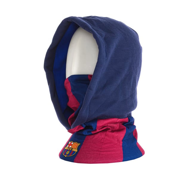 Capucha y braga de cuello con protección completa en días de frío.
Diseño: Fútbol Club Barcelona.
Complemento ideal para esquiar o practicar snowboard, el Hoodie BUFF cuenta con un tubular de microfibra elástico y con protección solar y una capucha de forro polar.
Doble capa en tubular.
 Medidas: Gorro y cuello: (Largo): 54cm Cuello (Ancho x largo): 22 x 23 cm
 Composición: 100% Poliéster
 Cuidados:
Lavar máximo a 40º. 
No usar lejía.
No permite planchado.
No lavar en seco.
No permite el uso de secadoras.