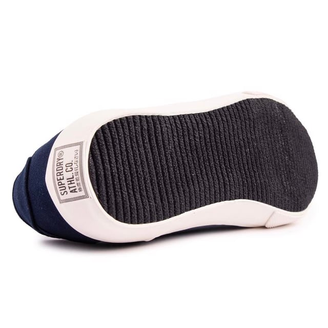 Camina de esta manera con estas zapatillas de lona Classic Low Pro de Superdry. Estas zapatillas informales de inspiración retro tienen una parte superior de lona azul y están rematadas con un logo de Superdry y ojales de metal azules.