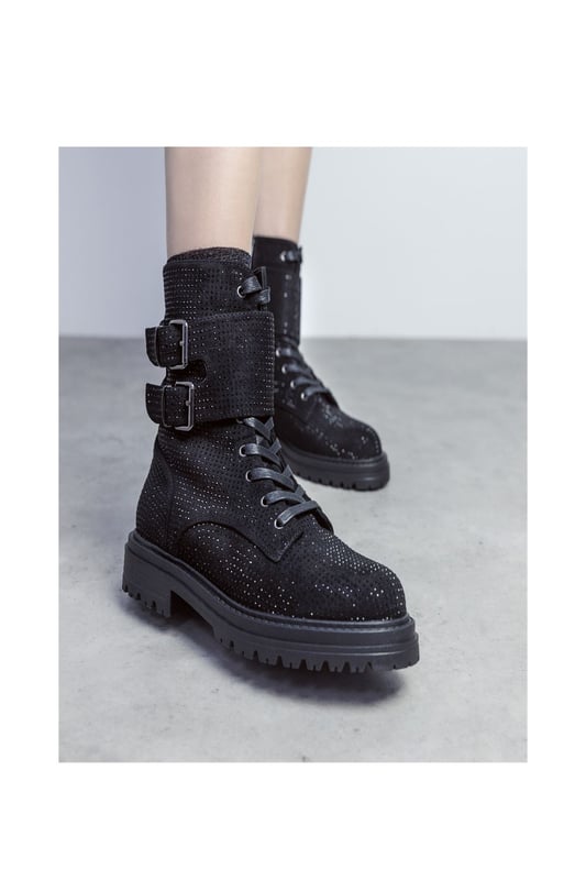 Make an impression in Zori. Featuring gorgeous glitzy detail, this chunky lace up boot has double strap detail and inside zip for effortless foot entry. The soft faux fur lining and leather sock ensure the boot feels as good as it looks.