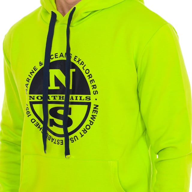 Sudadera North Sails.
Capucha ajustable con cordón.
Estampado de la marca en el frontal.
Bolsillo frontal tipo canguro.
Puños y cinturilla acanalados.
Haz que tus looks de fin de semana suban de nivel con el encanto tradicional de North Sails.
Un básico para todos los días con una actitud decidida.
Costuras vistas a tono.
 Composición: 80% Algodón, 20% Poliéster
 Cuidados:
Lavar a temperatura máxima 30º.
Planchar a temperatura media.
No usar lejía.
No usar secadora.
No lavar en seco.