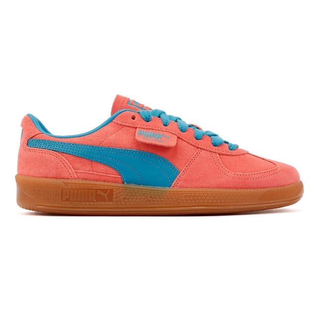 Sneaker crafted with a premium leather upper, featuring a suede Formstrip, T-toe, and heel overlay for a classic, stylish design. Finished with a durable rubber sole for reliable grip and long-lasting wear.