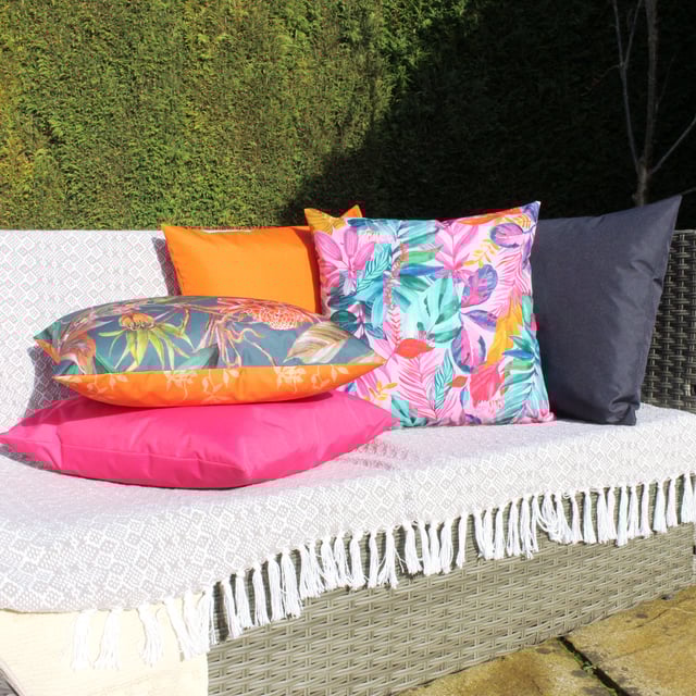 This colourful masterpiece is a tropical delight with vibrant corals and greens. This fully reversible cushion will instantly freshen up your outdoor space.