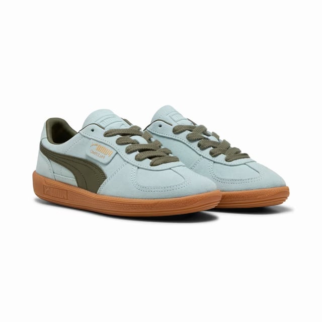 Sneaker gemaakt van een eersteklas leren bovenwerk, met een suède Formstrip, T-teen en hiel overlay voor een klassiek, stijlvol ontwerp. Afgewerkt met een duurzame rubberen zool voor betrouwbare grip en langdurig gebruik.