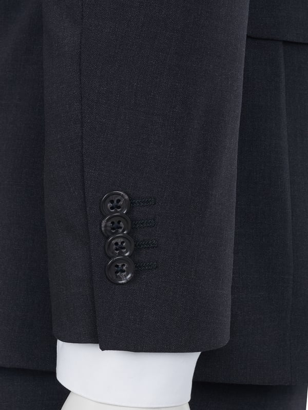 98% lana virgen, 2% elastano; traje de Corneliani;  Modelo: 907R49 0988560 013;  Mano de obra de alta calidad;  Mezcla de lana suave;  cuello de solapa;  Dos bolsillos delanteros con solapa, un bolsillo en el pecho;  Tres bolsillos interiores;  Dos aberturas laterales;  pantalón de traje con cierre de gancho y cremallera;  Dos bolsillos laterales, dos bolsillos pequeños delante, dos bolsillos ribeteados detrás;  Hebillas de cinturon