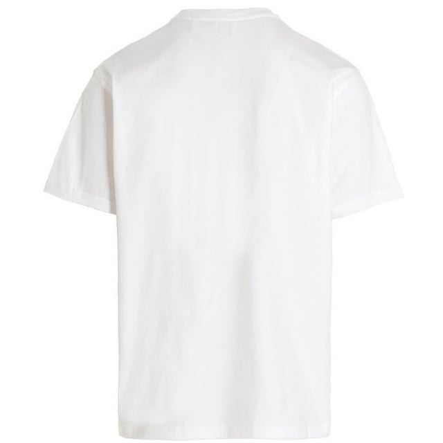 Eleve su estilo con la camiseta Burberry White. Esta iconica camiseta blanca de Burberry no solo esta de moda, sino que tambien ofrece un ajuste comodo y una calidad premium. Perfecto para cualquier ocasion, esta camisa te hara destacar y sentirte seguro. 100% de algodon y cuello de la tripulacion en Portugal Box Logotipo Estilo: 8064397 Roundwood