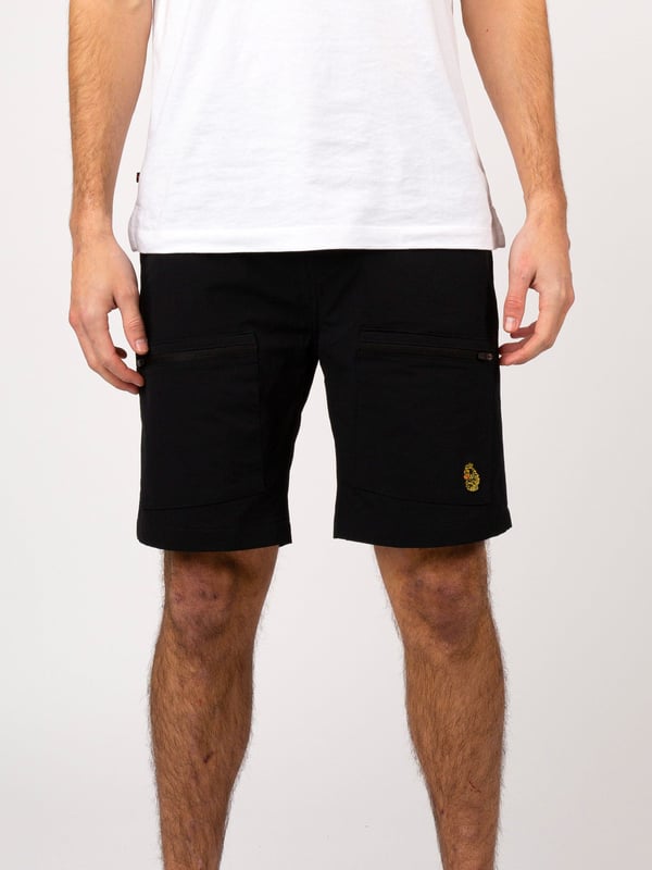 LUKE takes inspiration from traditional outdoor wear with these durable, light weight nylon shorts. They feature a front button and concealed zip closure and multiple zip pockets- perfect for all your essentials. They are detailed with the Gran Paradiso woven badge on the back and are then complete with the brand's signature lion head embroidery on the left leg pocket.