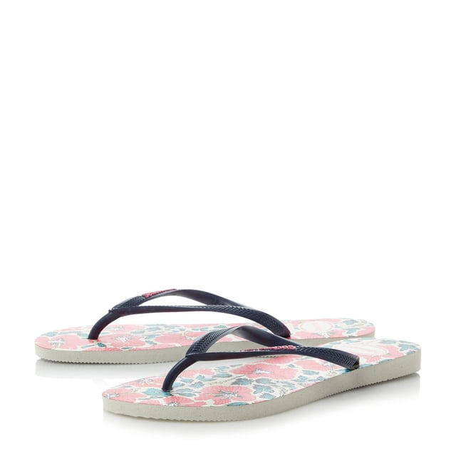 Embrace flower power this summer with this pretty floral print flip flop. This toe post style features slim straps with brand logo detailing.