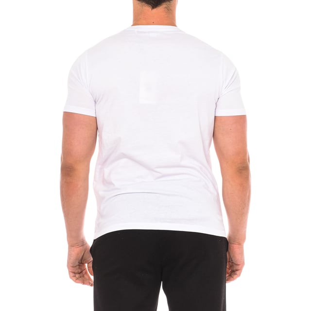 Short sleeve t-shirt U.S. POLO ASSN.
 Round neckline with ribbed finish.
 Brand logo embroidered on the upper front side.
 Seams seen in tone.
 Composition: 100% cotton
 Care:
Wash at maximum temperature 30º.
 Iron at low temperature.
 Do not use bleach.
 Do not use dryer.
 Do not dry clean.