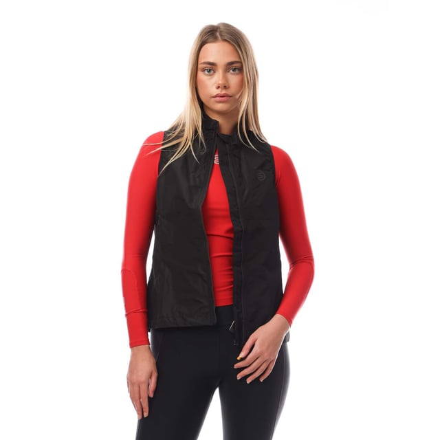 Womens Skins Series-3 Running Gilet in black.- Full zip fastening.- Rear pocket.- Elasticated arm holes.- Adjustable drawcord hem.- Reflective tonal black logos.- Rear pocket can be used to pack up and store the gilet.- Packable.- Showerproof.- 100% Polyester.- Ref: ST40731249001