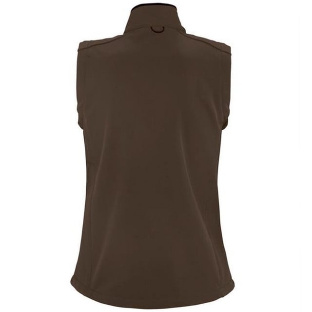 Stretch soft shell fabric has a polyester/elastane outer, membrane and a polyester fleece backing. Mesh lined front body panels. Breathable, windproof and water resistant. Shaped fit. Taped neck. Collar high full zip with inner storm flap and chin guard. Two front zip pockets and one right chest zip pocket. Adjustable drawcord at hem. Drop tail. Access for decoration. Material: 94% polyester/6% elastane. Ladies size: S(8/10), M(12), L(14), XL(16), XXL(18).