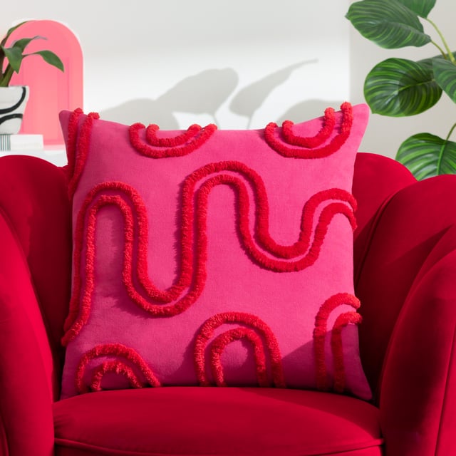 If you like something a bit more abstract, then this feel-good cushion is for you! Featuring soft and fluffy tufts of cotton that wind their way across the face of the cushion, set against a contrasting cotton background, this statement piece adds spades of vibrant colour to your living space. Be loud and proud with the Archie Cushion!