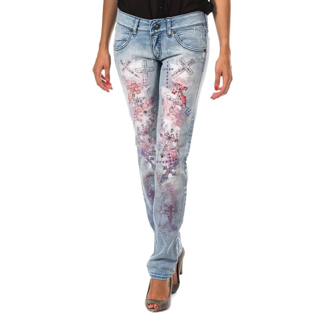 Long pants.
 Broken effect.
 Zipper and button closure on the front.
 Waist with belt loops.
 Two open pockets on the front.
 Two open pockets on the back.
 Metal application with the brand name engraved on the side of one of the back pockets.
 Skinny cut bottoms.
 Seams seen in tone.
 Composition: 98% Cotton, 2% Elastane
 Care:
- Wash maximum at 40ºC.
 - Iron at medium temperature, max. 110ºC.
 - Allows you to use a dryer.
 - Do not use bleach.
 - Does not support dry cleaning.