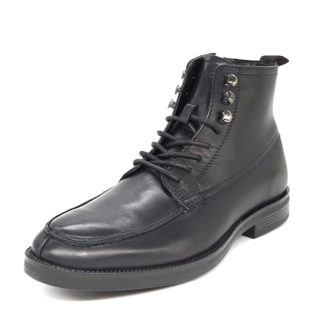 Discover Ealing, a classic lace up boot in a soft leather upper, complete with top lace hooks and side zip fastening for an easy-to-wear everyday style.