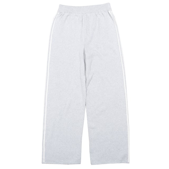Time to put your feet up and unwind or simply enjoy an 'at home' day? If so look no further than our grey marl Hinton knit loungers which are truly special. Our organic cotton midweight rib knit fabric feels luxuriously soft and combined with our Hinton knit hoody will become the comfiest outfit in your wardrobe. Beautiful details include knitted side stripes and an adjustable elasticated waistband to ensure a great fit. Choose your size based on our clever size chart that takes in to account both your height and your clothing size.