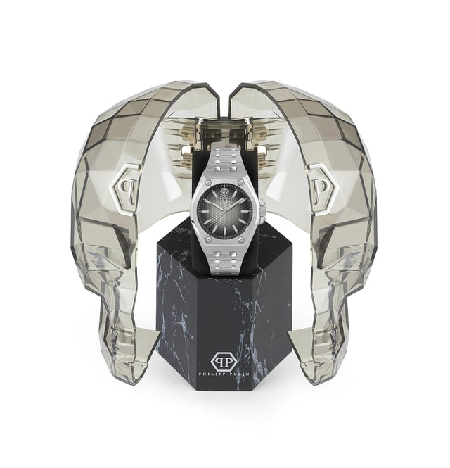 This Philipp Plein Plein Extreme Analogue Watch for Men is the perfect timepiece to wear or to gift. It's Silver 43 mm Round case combined with the comfortable Silver Stainless steel watch band will ensure you enjoy this stunning timepiece without any compromise. Operated by a high quality Quartz movement and water resistant to 5 bars, your watch will keep ticking.