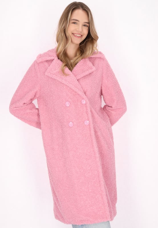 Ein strukturierter Mantel mit mittellangem Schnitt, Reverskragen und zweireihigem Knopfverschluss vorne. Erleben Sie die gemütliche Eleganz des weichen Stoffes. Lange Ärmel und Innenfutter machen dieses Stück ideal für kühleres Wetter. Verleihen Sie Ihrer Oberbekleidungskollektion mit diesem stilvollen Mantel, der für die moderne junge Frau entworfen wurde, eine lässige und doch schicke Note.  Kaminsims