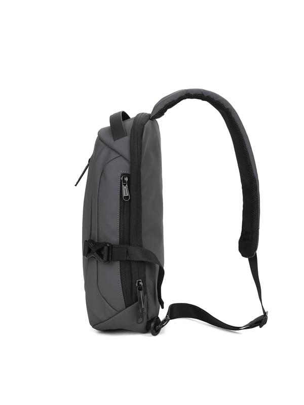 Unisex Crossbody tas met ritssluiting. Multifunctionele zakken, binnenzakken. twee met externe zakken met ritssluiting. verstelbaar in stoffen schouderband. ontbrekend handvat. binnenste compartimenten. CrossbodytasUnisex extern materiaal gevoerd met polyester binnenkant. Afmetingen: 20x10x32 cm. Modeproduct