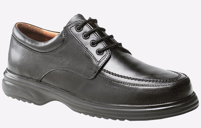 Roamers present these Hampden men's shoes, boasting a premium leather upper with intricate stitch detailing, making them a must-have choice for work or smart-casual wear.- Leather upper
- Intricate stitch detailing
- Fuller fitting design
- Secure lace fastening
- Padded ankle collar
- Lightweight PU Outsole