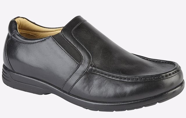 Perfect for smart or casual wear, these Roamers Newfield loafers are delivered in a timeless tan, with twin gussets for easy wear, and removeable insoles for additional cushioning.
- Leather upper
- Twin gussets for easy wear
- Extra wide fit
- PU Air System Sole