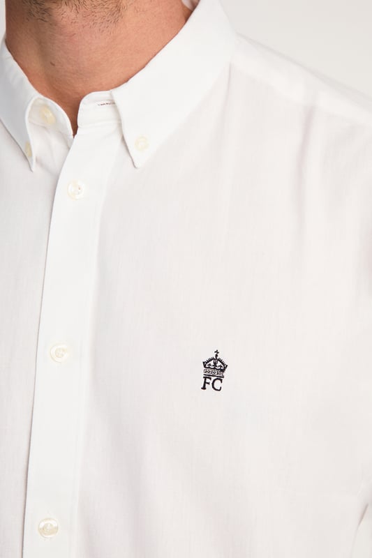 This long sleeve, button-down Oxford shirt from French Connection is a wardrobe staple. Featuring the iconic French Connection logo, button-down collar, and button cuffs. Made from cotton fabric to ensure high quality and comfortable wear.