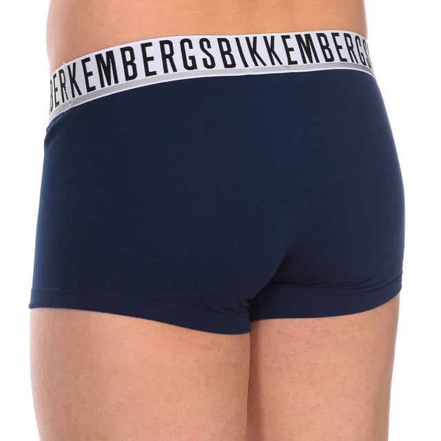 Essential boxer from Bikkembergs.
 Elastic rubber waistband, with the brand's name embroidered on the front.
 Comfortable and breathable fabric.
 Anatomical front, with the ability to hold without squeezing.
 Seams seen in tone.
 Composition: 95% Cotton, 5% Elastane
 Care:
Care:
 -Wash at max temperature. 40ºC.
 -Do not use bleach.
 -Supports dry cleaning.
 -Allows you to use a dryer.
 -Iron at max temperature. 130ºC.