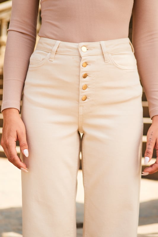 Your nice tops need themHigh waisted for a flattering fitOn-trend wide legsStatement button front fasteningMade from our signature soft stretch denimWith a nice top and heels or trainers and a teeInside leg to fit: Short 29" | Regular 31" | Long 33"