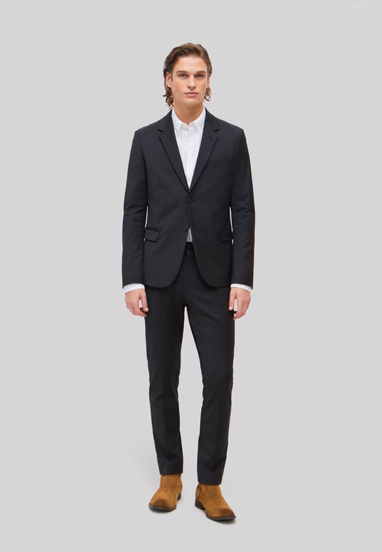 These black wool suit trousers are standard length and slim fit with button & zip fastening and side pockets.