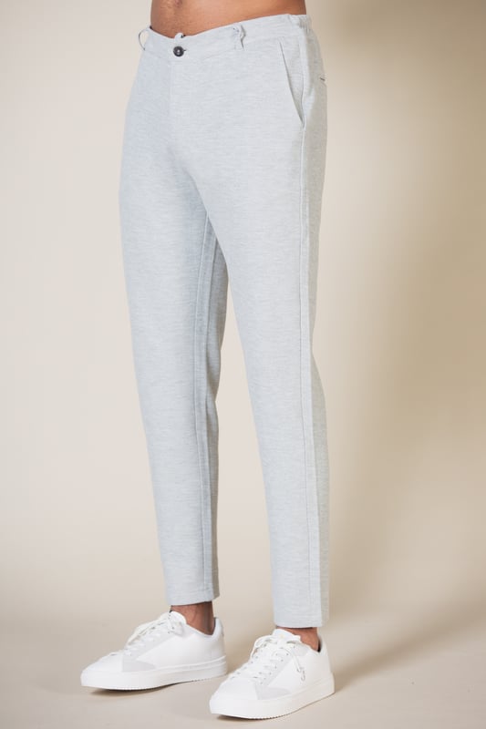 These classic-style fleece trousers from Nines by Kensington Eastside are wardrobe staples. Designed in a classic fit, these trousers feature belt loops and two side pockets for added convenience. Made from pique fleece blend fabric to ensure comfort and easy care.