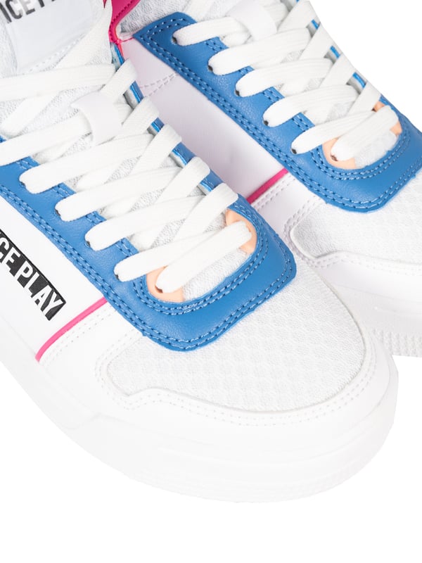 Atadas con cordones, estos zapatos proporcionan un ajuste perfecto y estabilidad, lo que te permite disfrutar de la comodidad todo el día, ya sea que estés en el trabajo, en una reunión con amigos o dando un paseo por la ciudad.

Gracias a su sólida construcción con materiales de la más alta calidad, estos zapatos de caña alta ofrecen una excelente protección y apoyo para tus pies, independientemente de las condiciones climáticas.

La punta redonda les da a los zapatos un aspecto clásico y versátil, que combina perfectamente tanto con un atuendo elegante como casual, destacando tu estilo único.

En la lengüeta y en los laterales, el nombre de la marca agrega un carácter especial a los zapatos, subrayando su originalidad y alta calidad, lo que sin duda atraerá la atención y el reconocimiento de otros.

La suela con logo no solo testimonia la autenticidad del producto, sino que también proporciona una excelente adherencia y durabilidad, lo que hace que los zapatos sean ideales para ser usados durante mucho tiempo.

Hechos de cuero natural de alta calidad, estos zapatos no solo ofrecen un aspecto elegante, sino también una comodidad y durabilidad excepcionales, lo que te permitirá disfrutarlos por muchas temporadas.

Empaquetados en una caja de la marca, estos zapatos son una elección perfecta para un regalo para alguien especial o como un lujoso complemento para tu propia colección de calzado, asegurando satisfacción desde el primer momento.